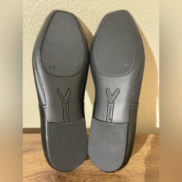 Vionic Black Leather Flats - Picture 4 of 6
